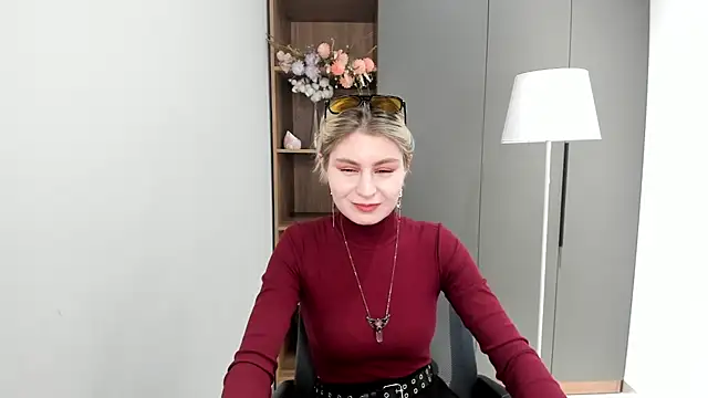 Snapshot of ShaunnaMachacek chatting on November 1, 5:42 am ShaunnaMachacek online show from November 1, 5:42 am