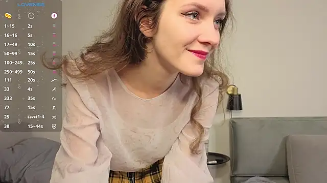 LauraYoungg online show from November 28, 8:44 pm