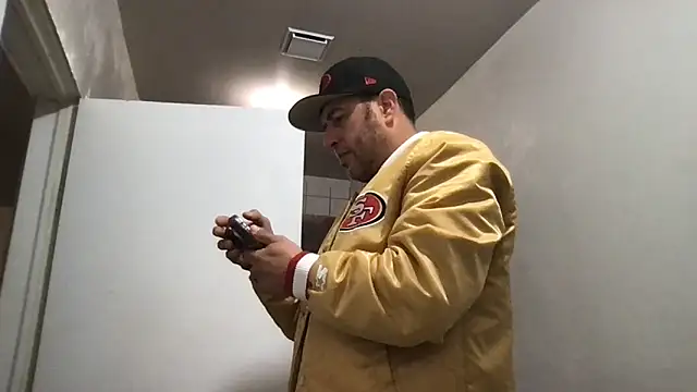 ezrah23 online show from December 15, 6:45 pm