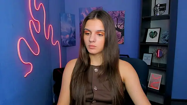 lisa dark  online show from May 26, 11:50 am