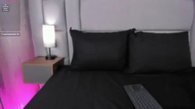 Snapshot of lexiee__ chatting on April 22, 12:18 pm lexiee online show from April 22, 12:18 pm