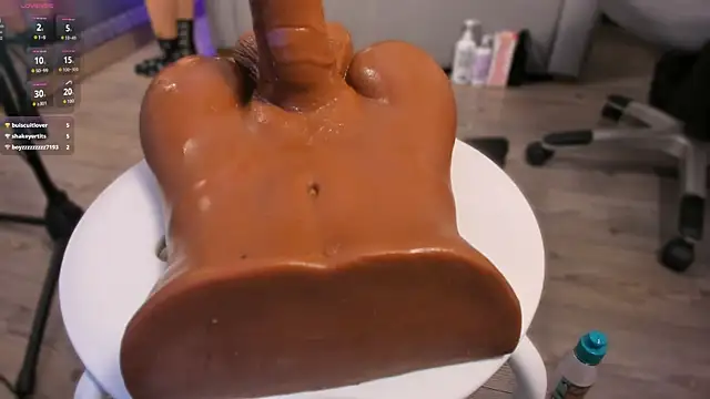 Snapshot of lexiee__ chatting on April 23, 12:29 pm lexiee online show from April 23, 12:29 pm