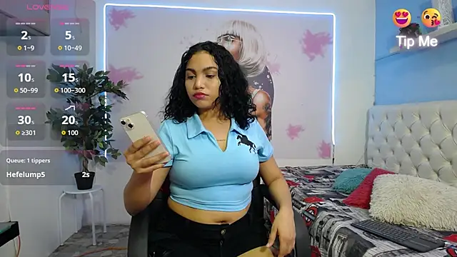 Snapshot of valeria_martinez19 chatting on May 17, 3:15 am valeria martinez19 online show from May 17, 3:15 am