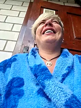 Snapshot of MilkySky chatting on April 21, 8:31 am MilkySky online show from April 21, 8:31 am