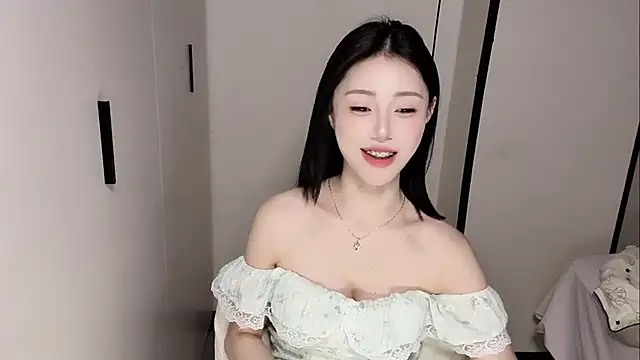 Snapshot of yuyu-33 chatting on May 11, 2:45 pm yuyu-33 online show from May 11, 2:45 pm