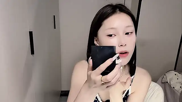 Snapshot of yuyu-33 chatting on May 12, 6:32 am yuyu-33 online show from May 12, 6:32 am