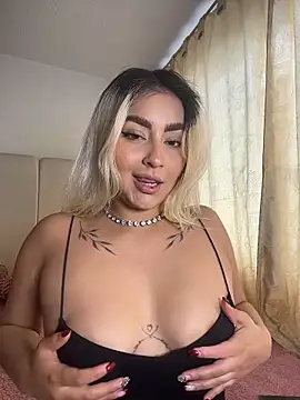 Elina Hills online show from March 6, 3:41 pm