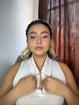 Snapshot of Elina_Hills chatting on April 22, 2:40 pm Elina Hills online show from April 22, 2:40 pm