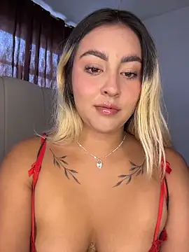 Snapshot of Elina_Hills chatting on May 7, 6:46 pm Elina Hills online show from May 7, 6:46 pm