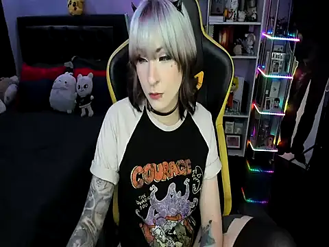 Snapshot of Yummy_dark chatting on January 12, 10:15 pm Yummy dark online show from January 12, 10:15 pm