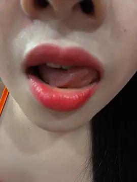 Snapshot of Okleotina9 chatting on May 18, 4:13 pm Okleotina9 online show from May 18, 4:13 pm