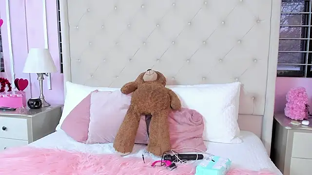 scarlett leblanc  online show from March 10, 11:59 am