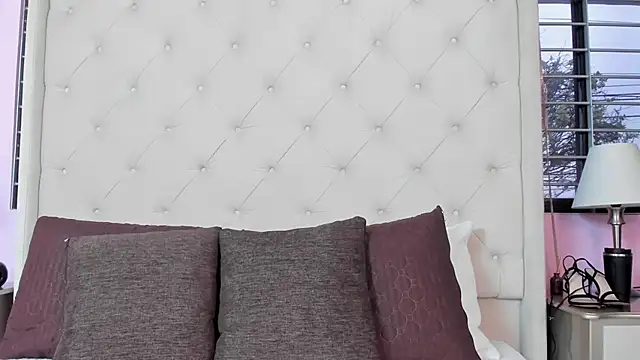 scarlett leblanc  online show from April 14, 12:00 pm