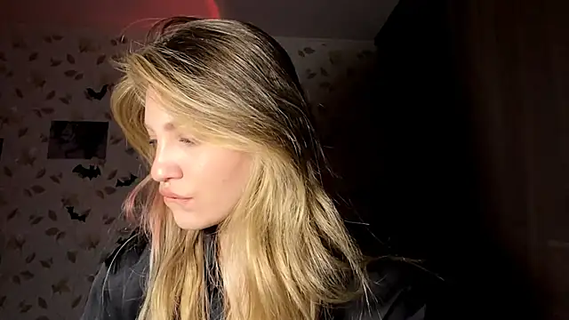 OrethaEredia online show from November 1, 3:14 pm