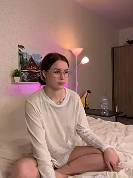 Snapshot of HotMilkis chatting on November 2, 8:17 am HotMilkis online show from November 2, 8:17 am