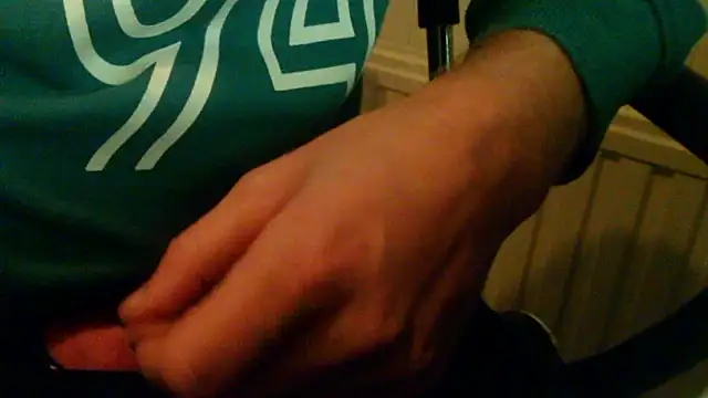 geile-man-34 online show from November 16, 6:24 pm