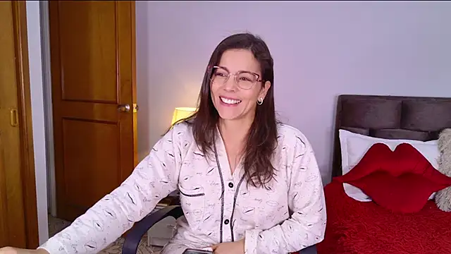 Snapshot of Angie_bell chatting on November 4, 2:05 pm Angie bell online show from November 4, 2:05 pm