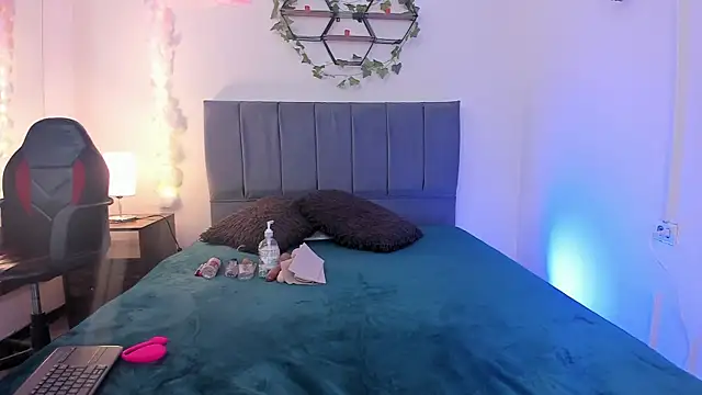 Lucerop  online show from March 5, 3:46 am