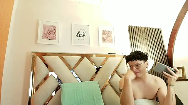 Snapshot of Zoe_And_Dylan_ chatting on July 31, 12:15 pm Zoe And Dylan online show from July 31, 12:15 pm