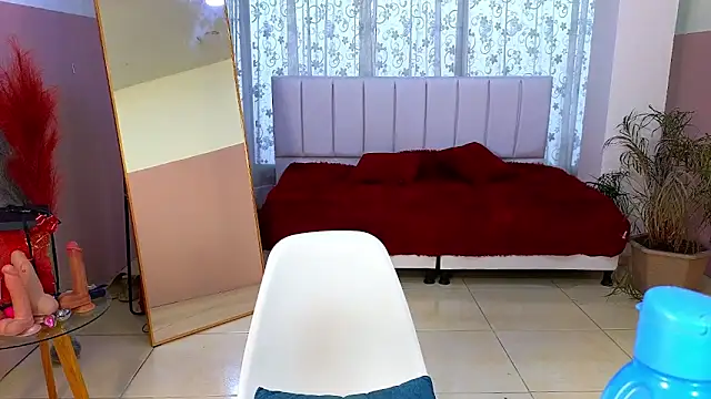 Snapshot of malen_fitnessmilf chatting on June 1, 8:10 pm malen fitnessmilf online show from June 1, 8:10 pm