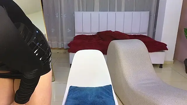 Snapshot of malen_fitnessmilf chatting on July 23, 1:58 am malen fitnessmilf online show from July 23, 1:58 am