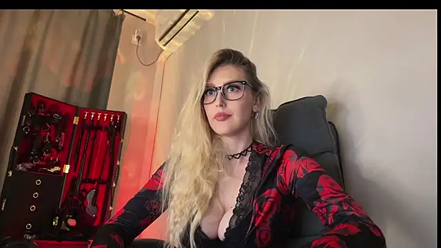 Liya Liss online show from April 14, 2:12 pm