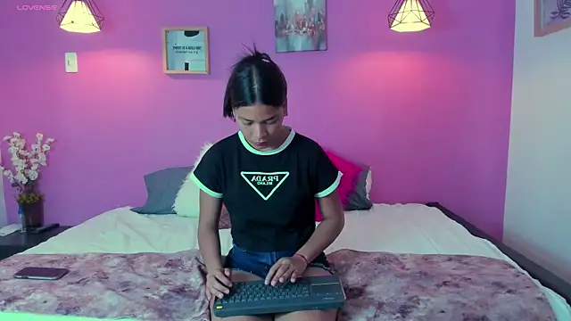 Miaa Coleman online show from November 4, 3:22 pm