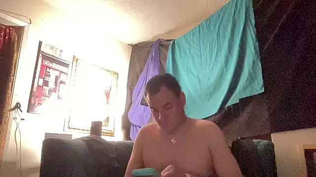 Snapshot of IntimeWild chatting on April 6, 10:54 pm IntimeWild online show from April 6, 10:54 pm