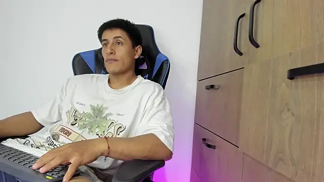 dorman boy online show from November 12, 3:40 am