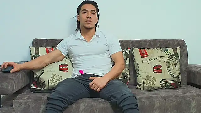 thebadboys05 online show from April 8, 4:34 am