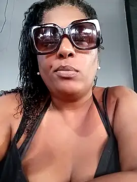 Snapshot of Maliaebonyfetish chatting on May 2, 8:25 pm Maliaebonyfetish online show from May 2, 8:25 pm