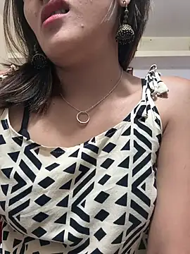 Snapshot of maira_33 chatting on August 5, 5:05 pm maira 33 online show from August 5, 5:05 pm