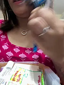 Snapshot of maira_33 chatting on August 6, 5:09 am maira 33 online show from August 6, 5:09 am