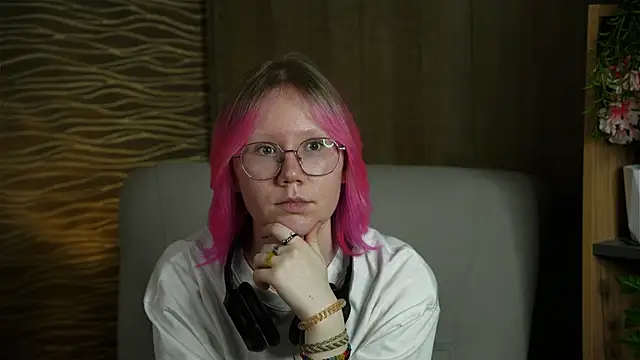 Snapshot of HanVertz chatting on November 1, 9:22 am HanVertz online show from November 1, 9:22 am