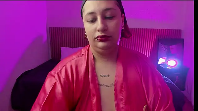 Snapshot of ityes15 chatting on November 5, 11:54 am ityes15 online show from November 5, 11:54 am