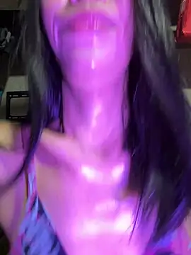 Snapshot of bellaUtops chatting on April 22, 7:26 pm bellaUtops online show from April 22, 7:26 pm
