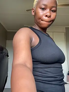 Snapshot of MiyaXo2 chatting on November 11, 12:05 pm MiyaXo2 online show from November 11, 12:05 pm