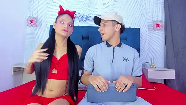 Snapshot of Dual-Desire chatting on November 1, 6:15 am Dual-Desire online show from November 1, 6:15 am