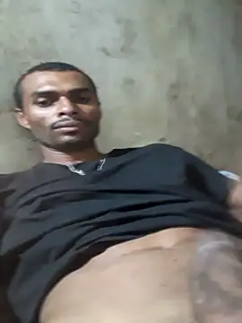 Snapshot of m-a-g-n-a-t-a chatting on May 11, 11:57 pm m-a-g-n-a-t-a online show from May 11, 11:57 pm