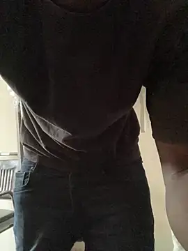 Snapshot of Ndodemnyama@xh chatting on December 4, 7:06 am Ndodemnyamaxh online show from December 4, 7:06 am