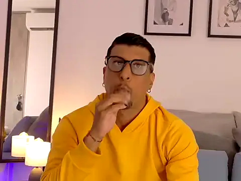 Snapshot of zac-bennett chatting on November 9, 8:29 pm zac-bennett online show from November 9, 8:29 pm