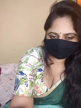 Snapshot of mouni499 chatting on June 16, 7:33 am mouni499 online show from June 16, 7:33 am
