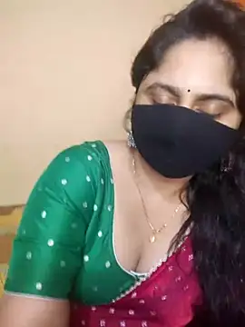 Snapshot of mouni499 chatting on July 7, 10:30 am mouni499 online show from July 7, 10:30 am