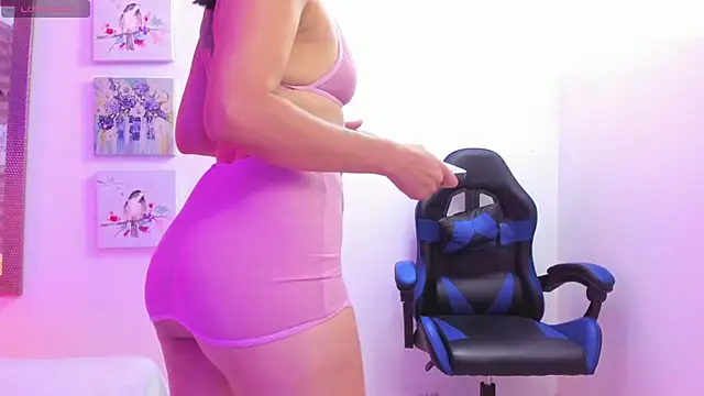 Snapshot of Mia_Sensation_ chatting on April 23, 9:06 pm Mia Sensation online show from April 23, 9:06 pm