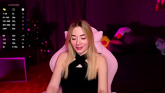 Snapshot of Rosie_Mac chatting on February 12, 2:28 am Rosie Mac online show from February 12, 2:28 am