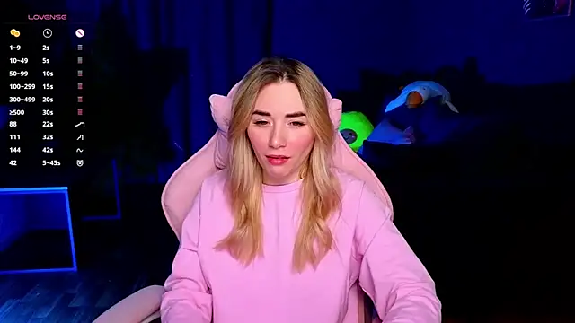 Snapshot of Rosie_Mac chatting on February 17, 1:13 am Rosie Mac online show from February 17, 1:13 am