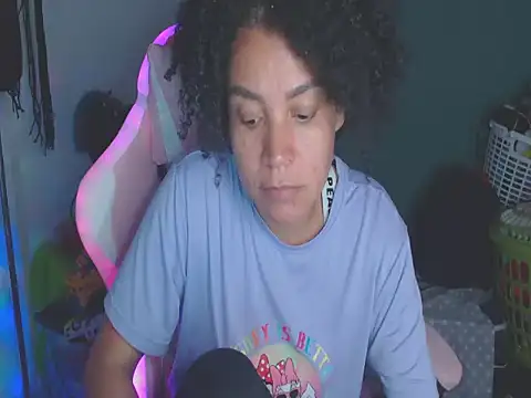 Snapshot of shayna_cute chatting on August 7, 4:14 am shayna cute online show from August 7, 4:14 am