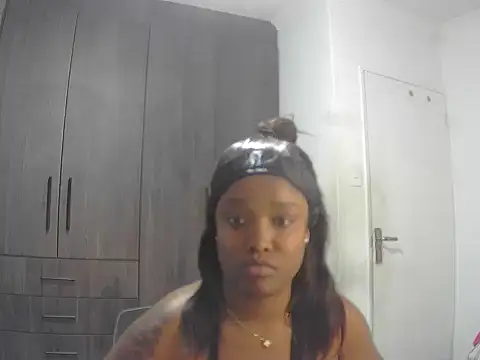 Snapshot of Cherry-OnTop chatting on November 2, 10:28 am Cherry-OnTop online show from November 2, 10:28 am