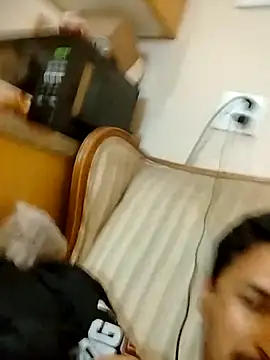 m8je online show from November 14, 4:28 pm