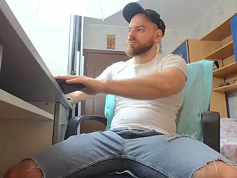 Snapshot of Ryanstone_ chatting on February 4, 5:35 am Ryanstone online show from February 4, 5:35 am